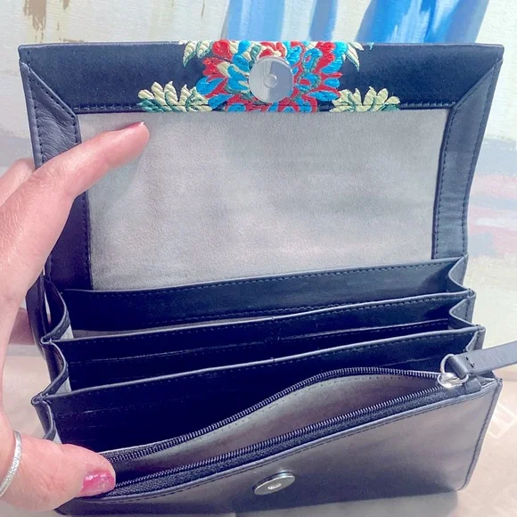 VINCE CAMUTO CROSSBODY BAG 💃🏻🔥 LIKE NEW 💃🏻🔥 - Picture 6 of 8